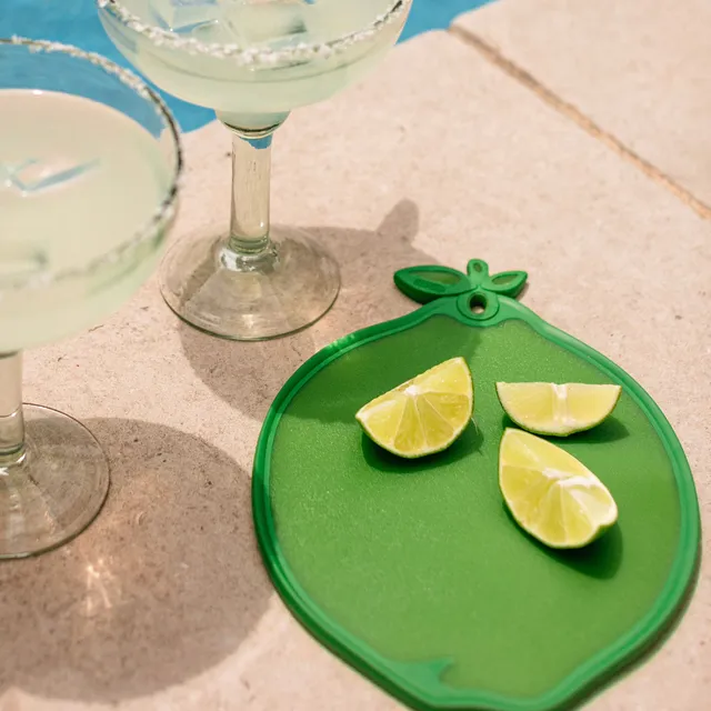 dexas-citrus-bar-boards-tagliere-rotondo-da-bar-a-forma-di-limone-o-lime-18-cm image 1