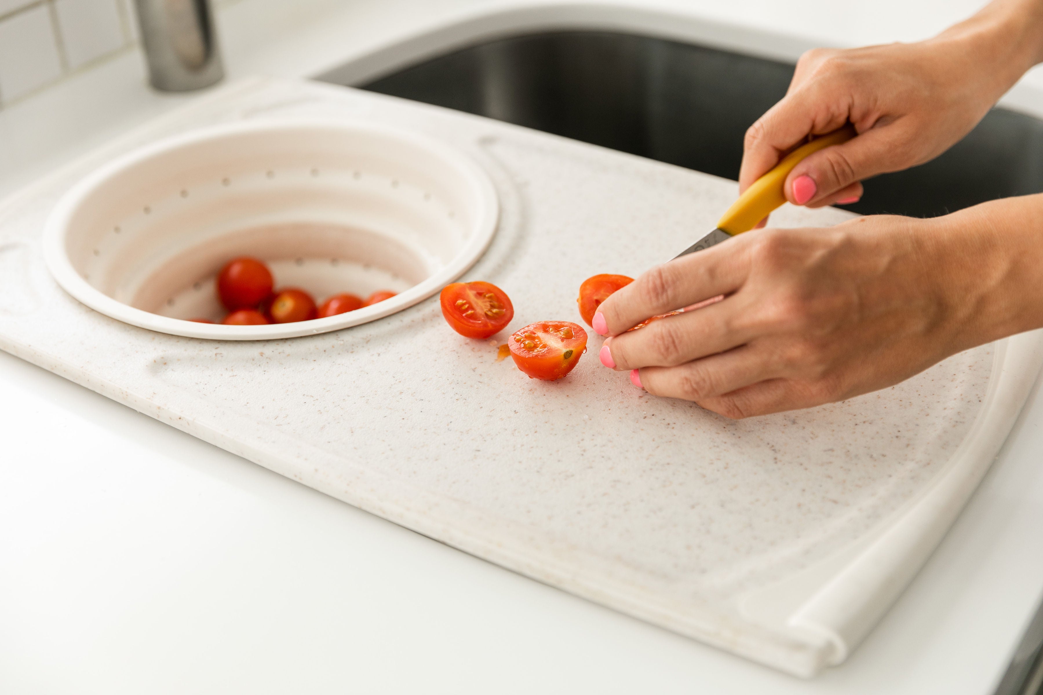 dexas-over-the-sink-strainer-board-tagliere-da-appoggio-al-lavello-con-scolapast image 2