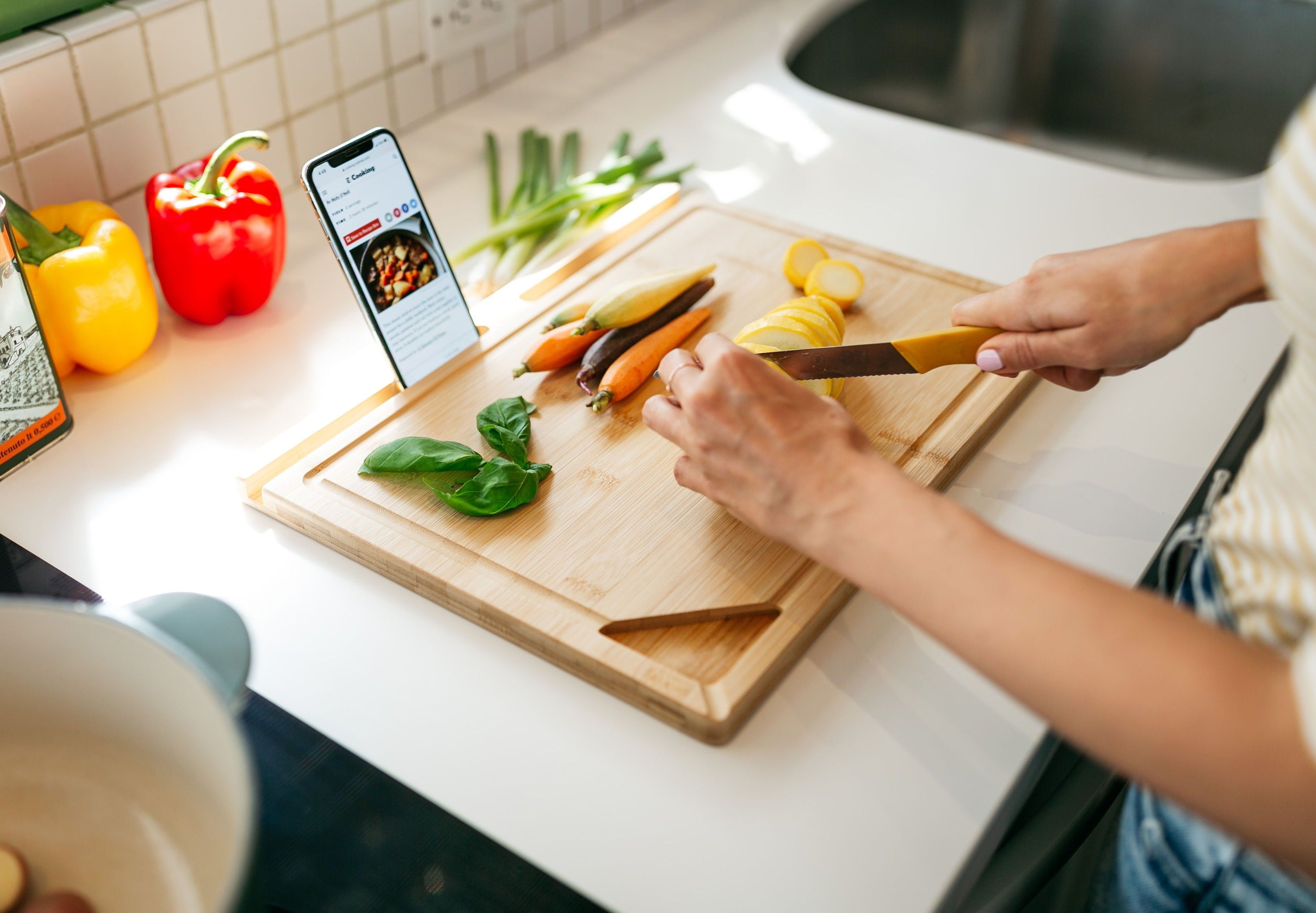 dexas-preptech-bamboo-2-slot-cutting-board-tagliere-in-bamboo-con-2-slot-per-tab image 7