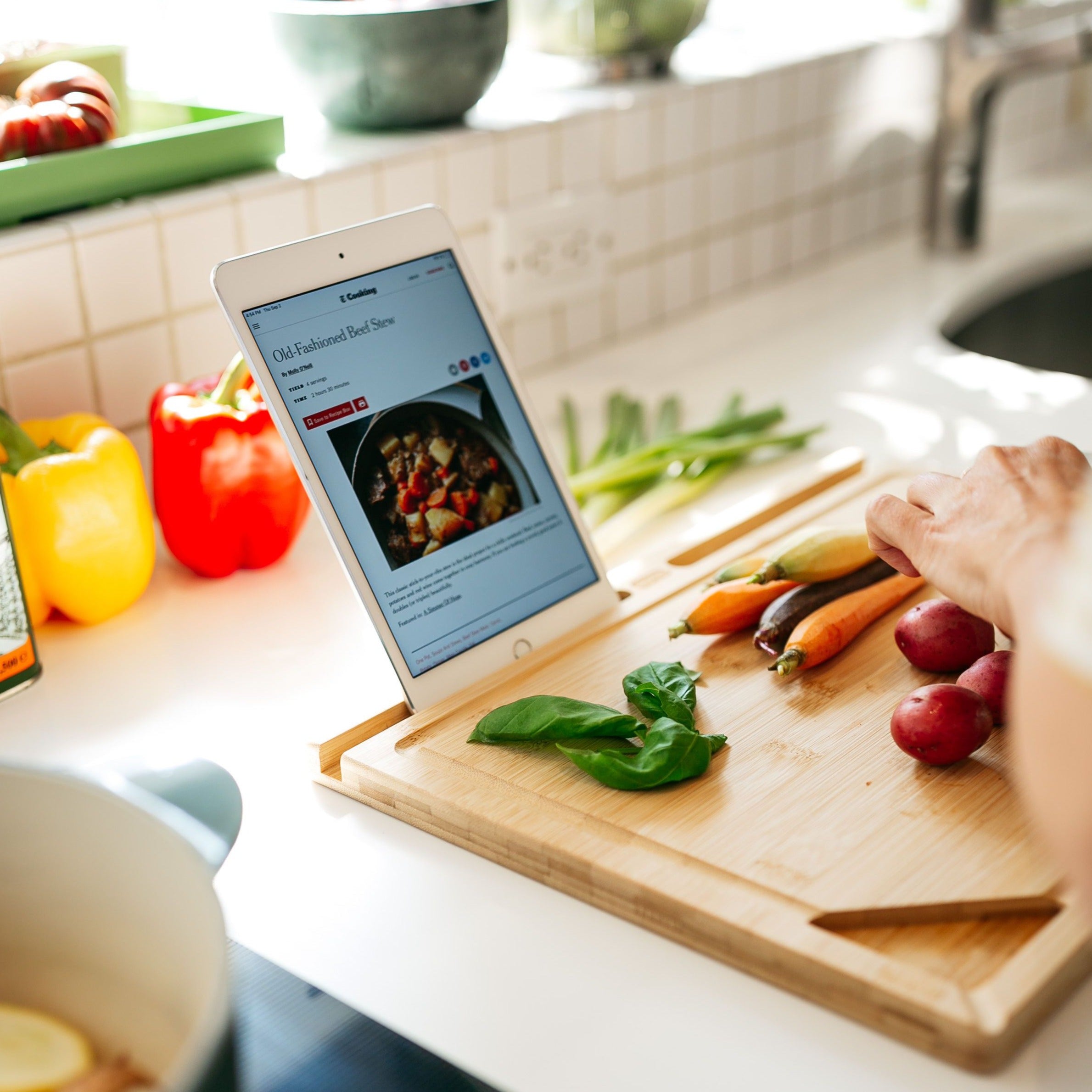 dexas-preptech-bamboo-2-slot-cutting-board-tagliere-in-bamboo-con-2-slot-per-tab image 4