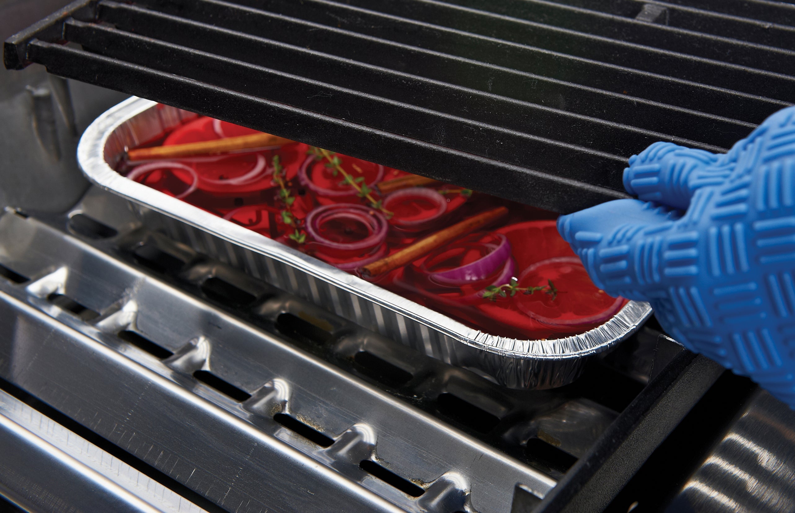 broil-king-narrow-drip-pan-set-di-3-vassoi-raccogligocce-in-alluminio-15-x-35-cm image 4