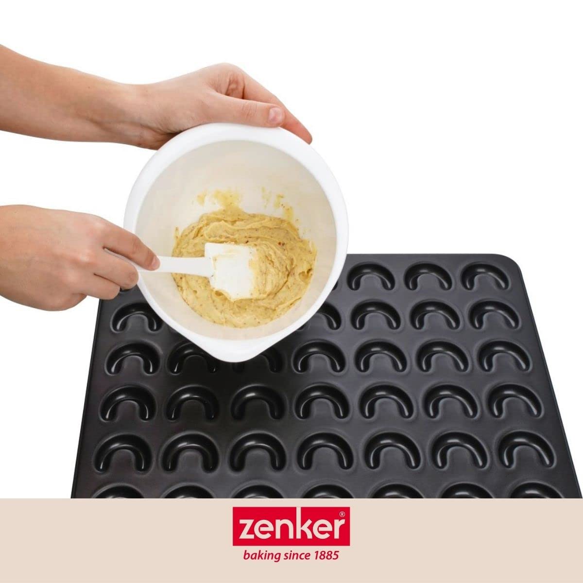zenker-teglia-per-biscotti-a-mezzaluna-42x32-cm-antiaderente-42-impronte-cornett image 5