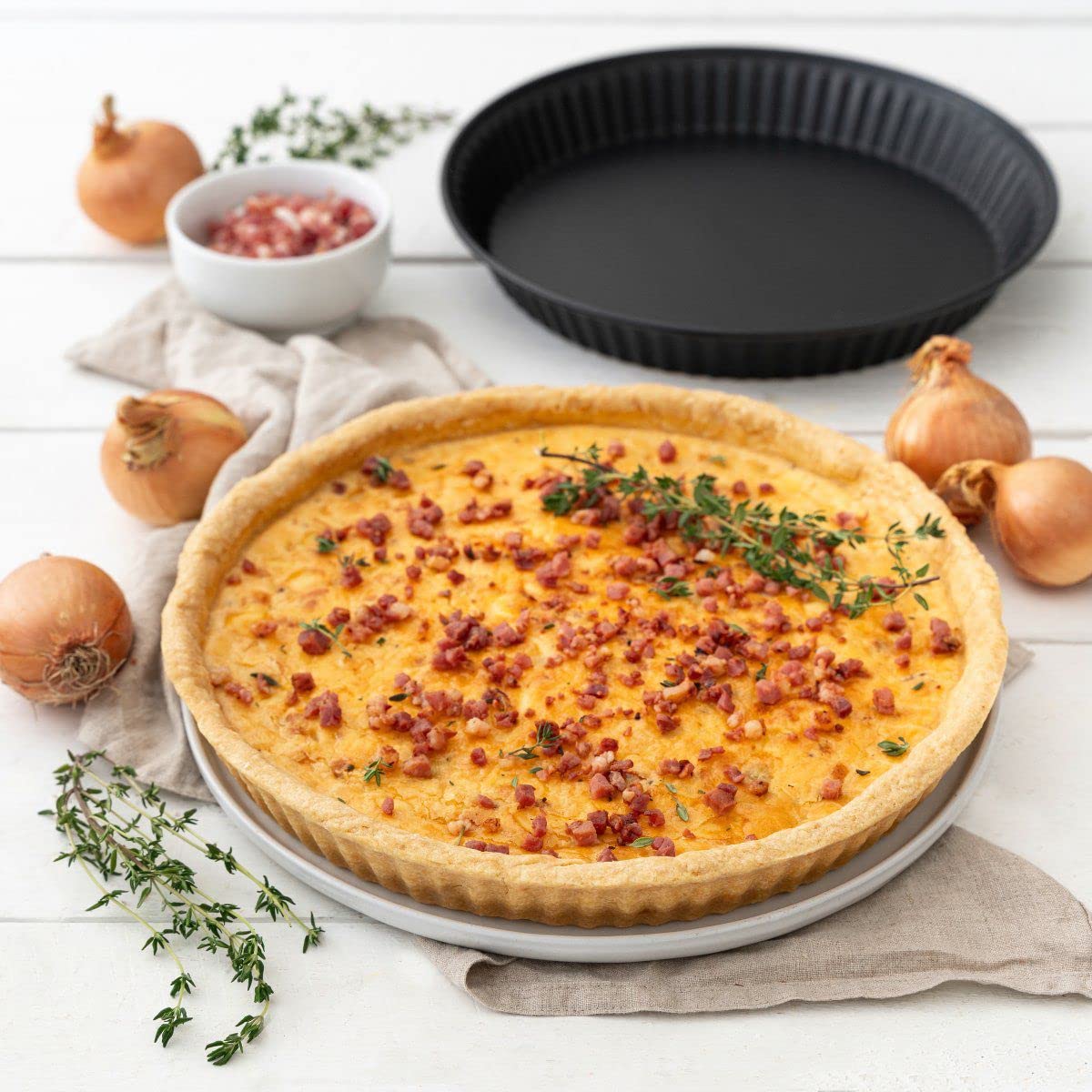 zenker-stampo-crostata-a-fondo-liscio-28-cm-black-metallic-rivestimento-antiader image 2
