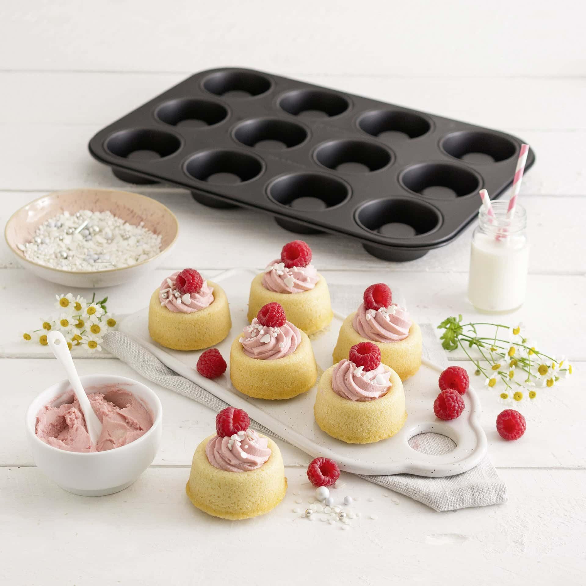 zenker-black-metallic-stampo-cupcakes-a-12-impronte-concave-7-cm-in-acciaio-anti image 4