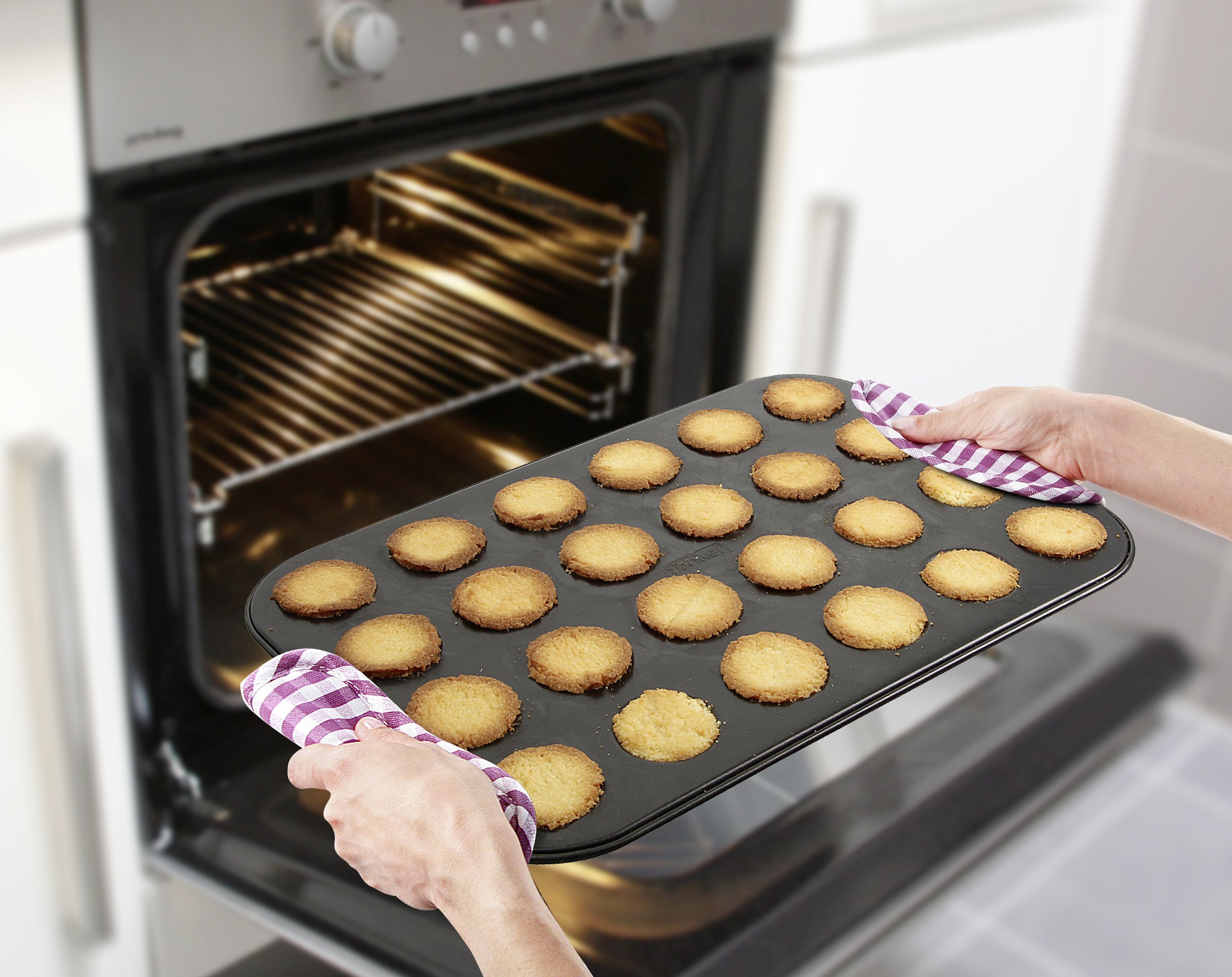 zenker-sparkling-christmas-stampo-per-pasticcini-biscotti-a-24-impronte-4-5-cm-c image 4