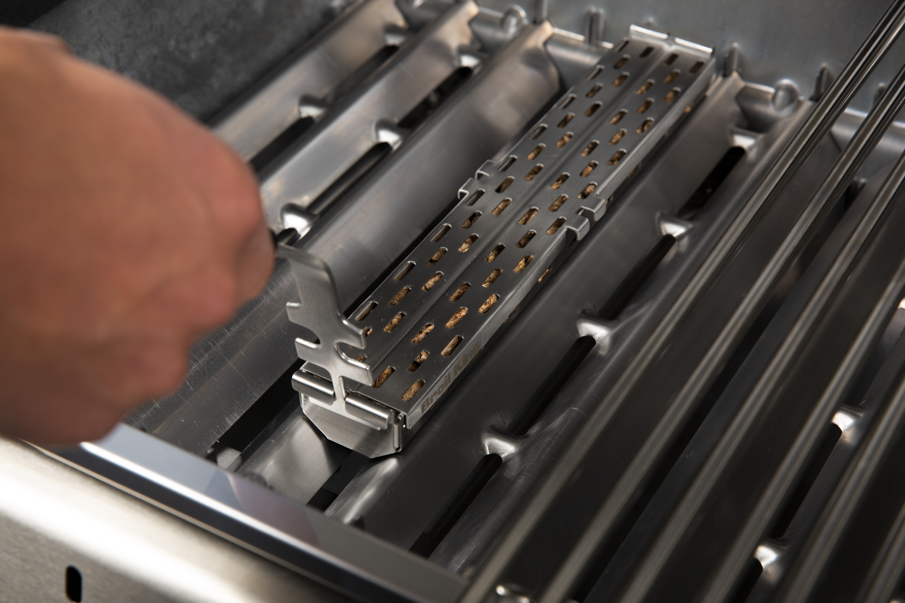 broil-king-scatola-affumicatrice-in-acciaio-inossidabile-a-pellet-smoker-box-per image 6