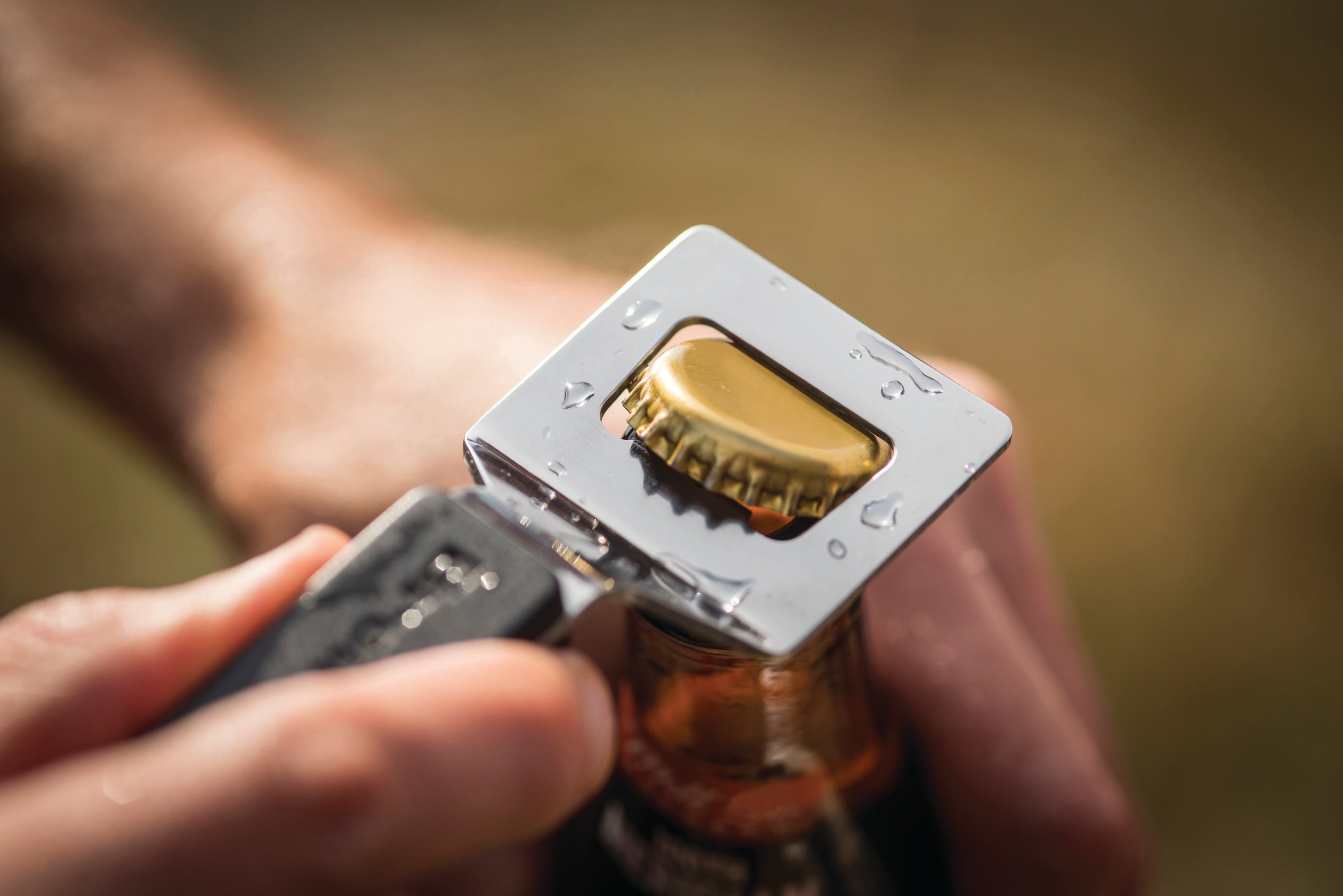 broil-king-bottle-opener-apribottiglie-a-spatola-in-acciaio-inox-con-manico-in-r image 4