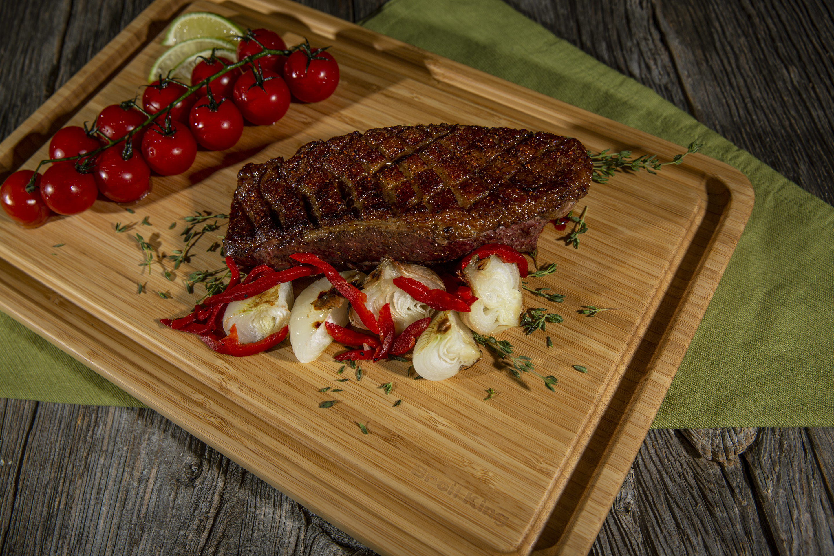 broil-king-baron-bamboo-cutting-and-serving-board-tagliere-in-bamb-a-doppia-facc image 4