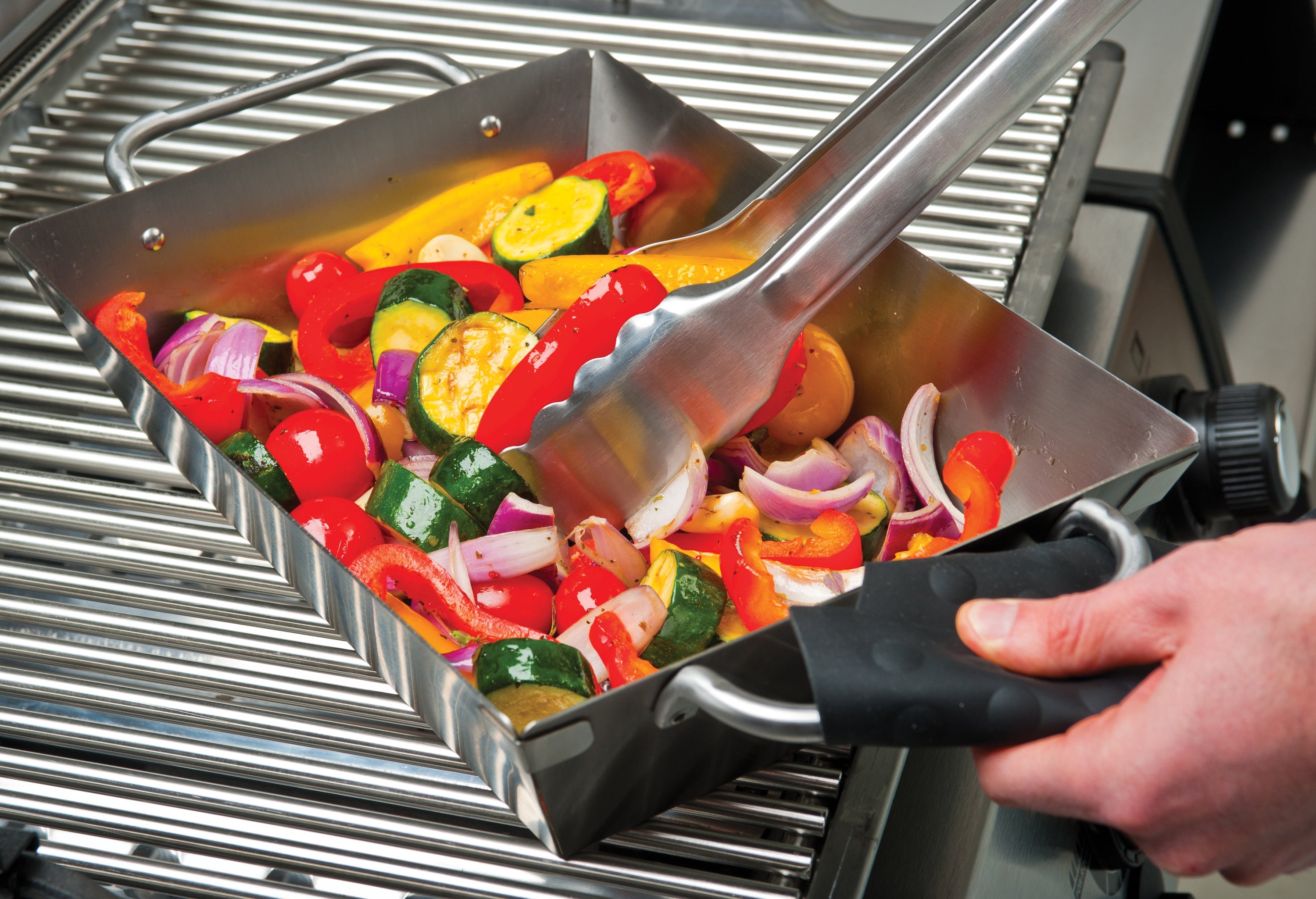 broil-king-69818-wok-per-barbecue-a-cuova-profonda-in-acciaio-inox-1-2-mm-33-x-2 image 3