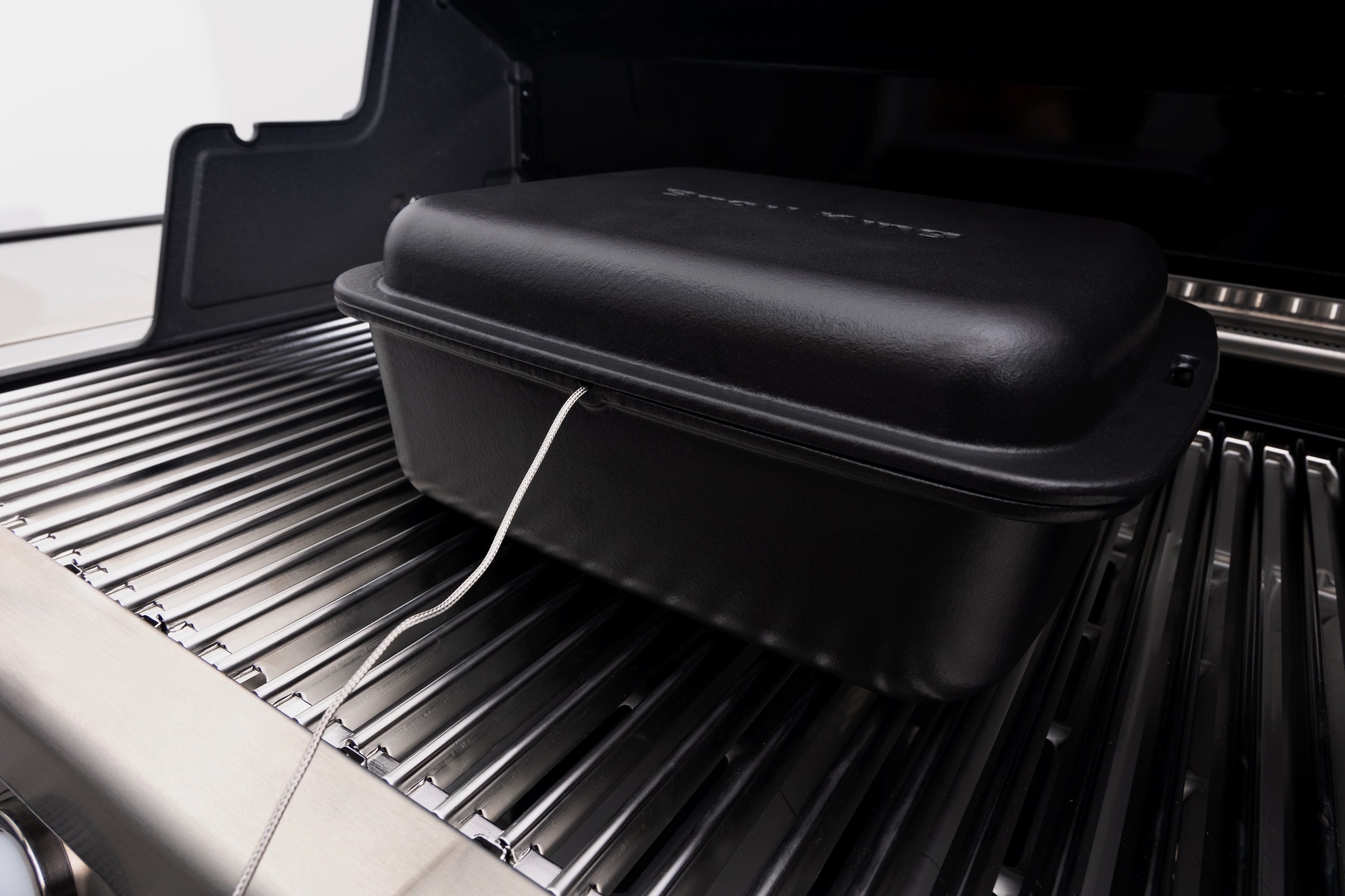 broil-king-cast-iron-dutch-oven-pentola-in-ghisa-per-barbecue-con-griglia-di-cot image 4