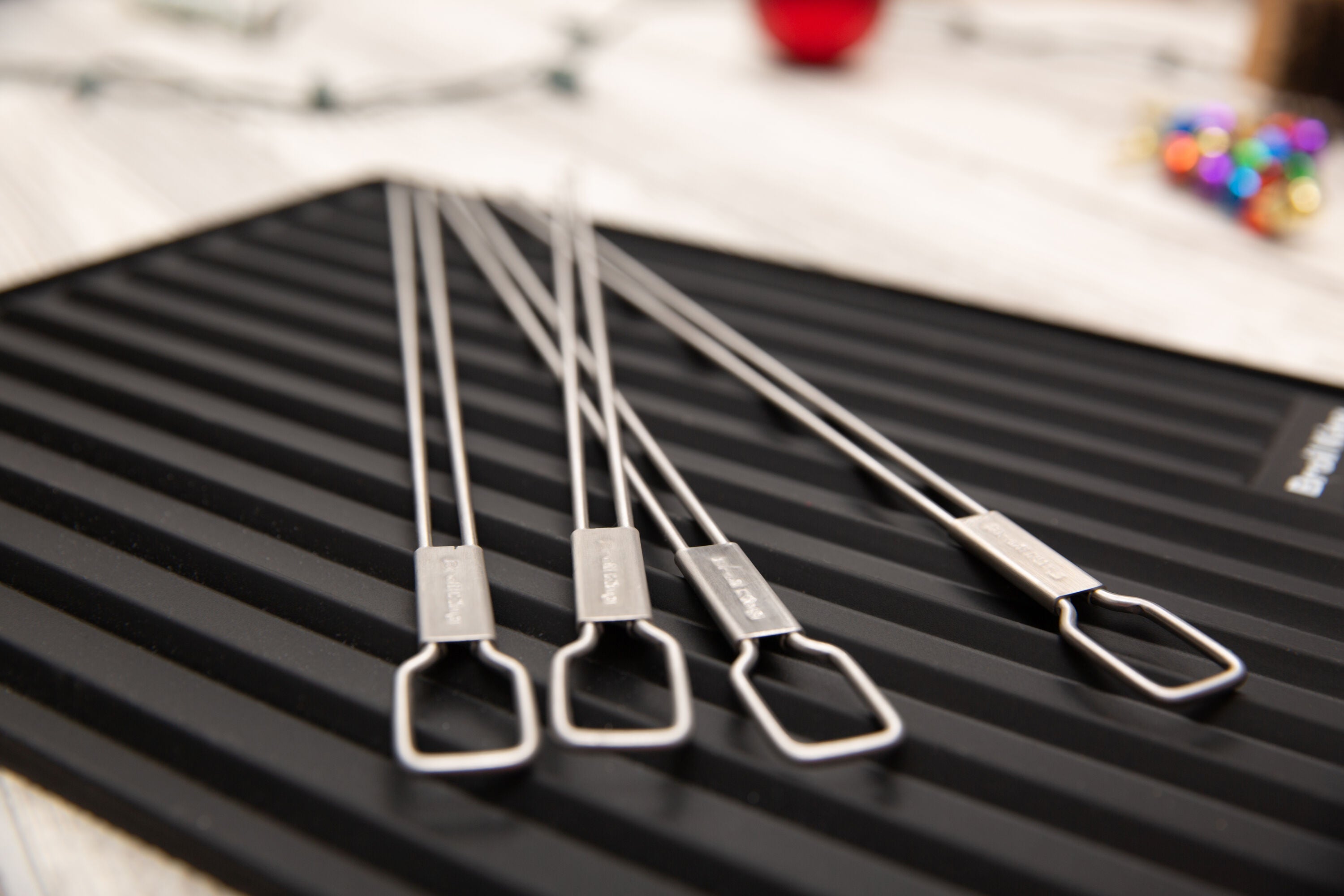broil-king-silicone-side-shelf-mat-tappetino-laterale-in-silicone-per-ripiani-ba image 4