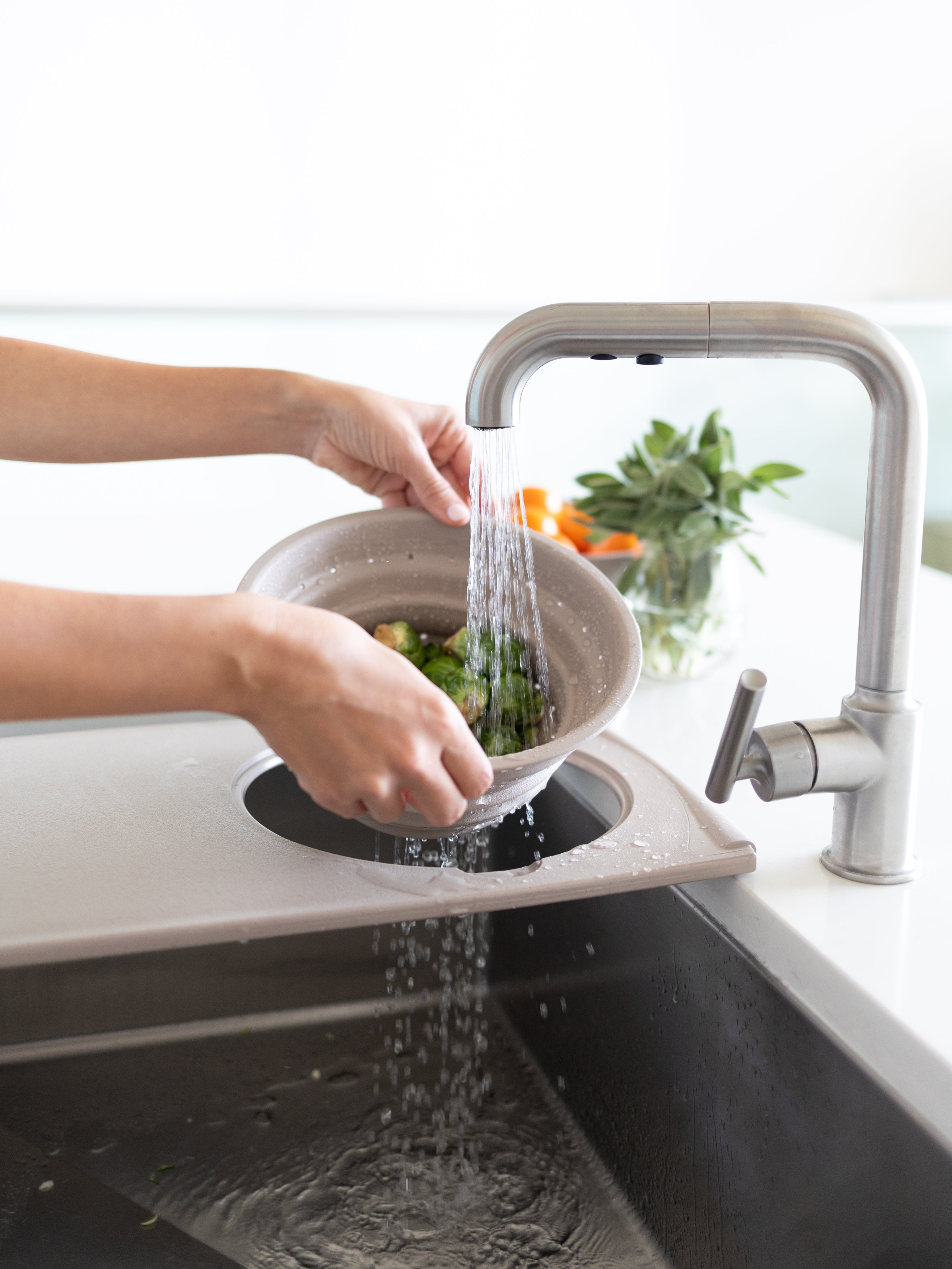 dexas-over-the-sink-strainer-board-tagliere-da-appoggio-al-lavello-con-scolapast image 8